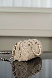 Chanel Clutch With Chain Beige Lambskin 18.5x11x11.4cm - 2