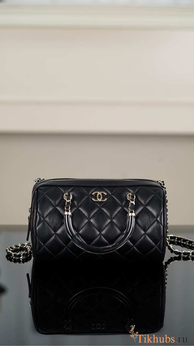 Chanel Clutch With Chain Black Lambskin 18.5x11x11.4cm - 1