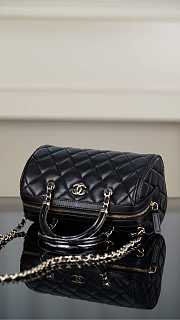 Chanel Clutch With Chain Black Lambskin 18.5x11x11.4cm - 4