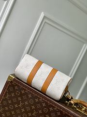 Louis Vuitton LV Keepall Bandoulière 25 White 25x15x11cm - 4