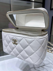 Chanel Handle Vanity Case White Lambskin Bag 17x10x8cm - 3