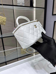 Chanel Handle Vanity Case White Lambskin Bag 17x10x8cm - 2