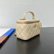 Chanel Handle Vanity Light Beige Lambskin 17x9.5x8cm - 2