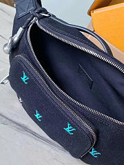 Louis Vuitton LV Rush Bumbag Gradient Blue 30x15x8cm - 3