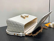 Louis Vuitton LV Twist MM Slim Bag White 23x16x8cm - 5