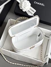 Chanel Vanity Handle White Lambskin 17x9.5x7.8cm - 5