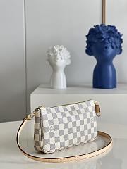 Louis Vuitton LV Pochette Bag White 21x13x3cm - 5