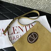 Valentino Garavani Nellcote Fringe Suede Beige 30x31x3cm - 3