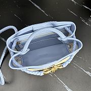 Bottega Veneta Small Andiamo Blue Raffia Bag 25x20x10cm - 2