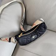 Burberry Horseshoe Crossbody Bag Black 24x18x7cm - 2
