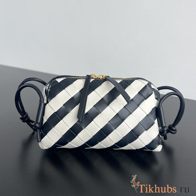 Bottega Veneta Concert Pouch 18.5x11.5x8.5cm - 1