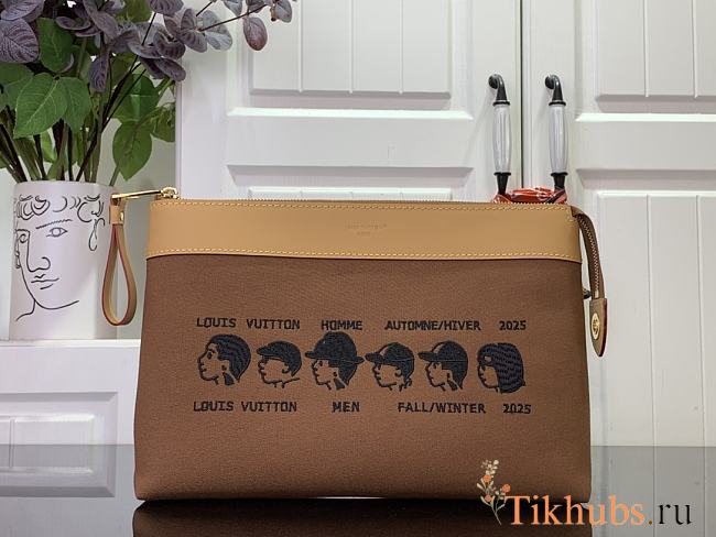 Louis Vuitton LV Pharrell x Nigo Clutch Brown 30x22x5cm - 1