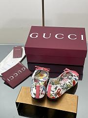 Gucci Women's Printed Ballet Pink Flat - 2