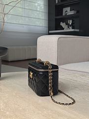 Chanel Vanity Case Black Lambskin Gold 17x9.5x8cm - 6