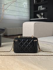 Chanel Vanity Case Black Lambskin Gold 17x9.5x8cm - 5