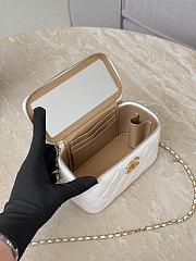 Chanel Vanity Case White Lambskin Gold 17x9.5x8cm - 3