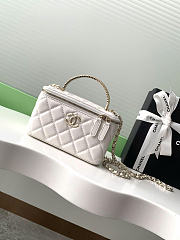 Chanel Vanity Case White Lambskin 17cm - 4