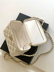 Chanel Vanity Case White Lambskin 17cm - 3