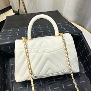Chanel Coco Handle Bag White Chevron Caviar 23cm - 3