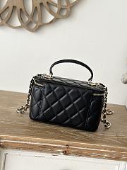 Chanel Vanity Case with Chain in Black Lambskin 17x9.5x8cm - 5