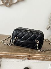 Chanel Vanity Case with Chain in Black Lambskin 17x9.5x8cm - 3