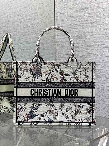 Dior Medium Book Tote White Flower 36x27.5x16.5cm