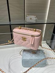Chanel Vanity Case Pink Lambskin Gold 17x9.5x8cm - 4