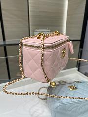 Chanel Vanity Case Pink Lambskin Gold 17x9.5x8cm - 3