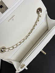 Chanel Top Handle White Lambskin 18cm - 3