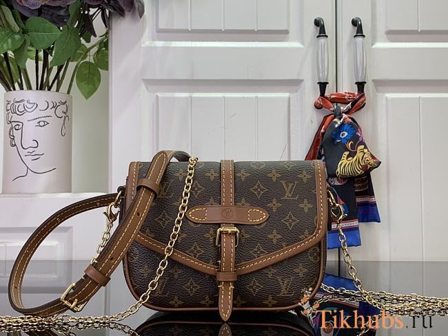 Louis Vuitton LV Solo Bag 15.7x11.6x4cm - 1