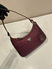 Prada Re-Edition 2005 Hobo Bag Burgundy 22x18x6.5cm - 2