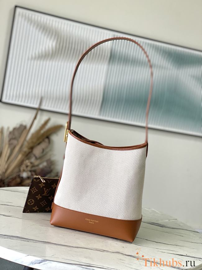 Louis Vuitton LV Low Key Hobo PM Ecru/Cognac 24x28x16cm - 1