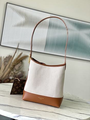 Louis Vuitton LV Low Key Hobo PM Ecru/Cognac 24x28x16cm
