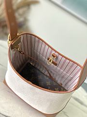Louis Vuitton LV Low Key Hobo PM Ecru/Cognac 24x28x16cm - 6
