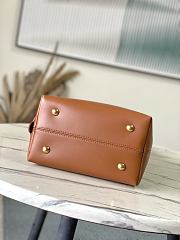 Louis Vuitton LV Low Key Hobo PM Ecru/Cognac 24x28x16cm - 4
