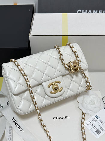 Chanel Mini Flap Bag Lambskin Gold White 20x13x7cm