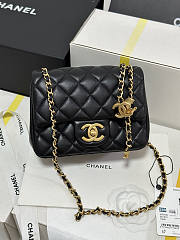 Chanel 25B Flap Bag Black Lambskin Gold 18x13.5x7cm - 1