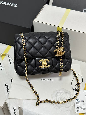 Chanel 25B Flap Bag Black Lambskin Gold 18x13.5x7cm