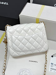 Chanel 25B Flap Bag White Lambskin Gold 18x13.5x7cm - 6