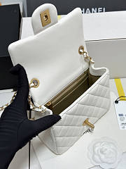 Chanel 25B Flap Bag White Lambskin Gold 18x13.5x7cm - 4