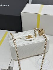 Chanel 25B Flap Bag White Lambskin Gold 18x13.5x7cm - 3