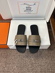 Hermes Giulia Sandal Etoupe Black - 4
