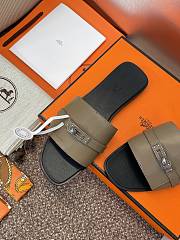 Hermes Giulia Sandal Etoupe Black - 3