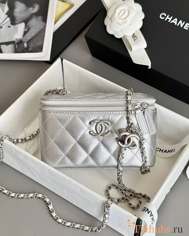 Chanel Vanity Case Silver Caviar 17x9.5x8cm - 1