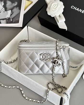 Chanel Vanity Case Silver Caviar 17x9.5x8cm