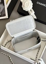 Chanel Vanity Case Silver Caviar 17x9.5x8cm - 6