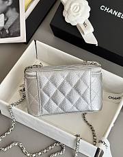 Chanel Vanity Case Silver Caviar 17x9.5x8cm - 2