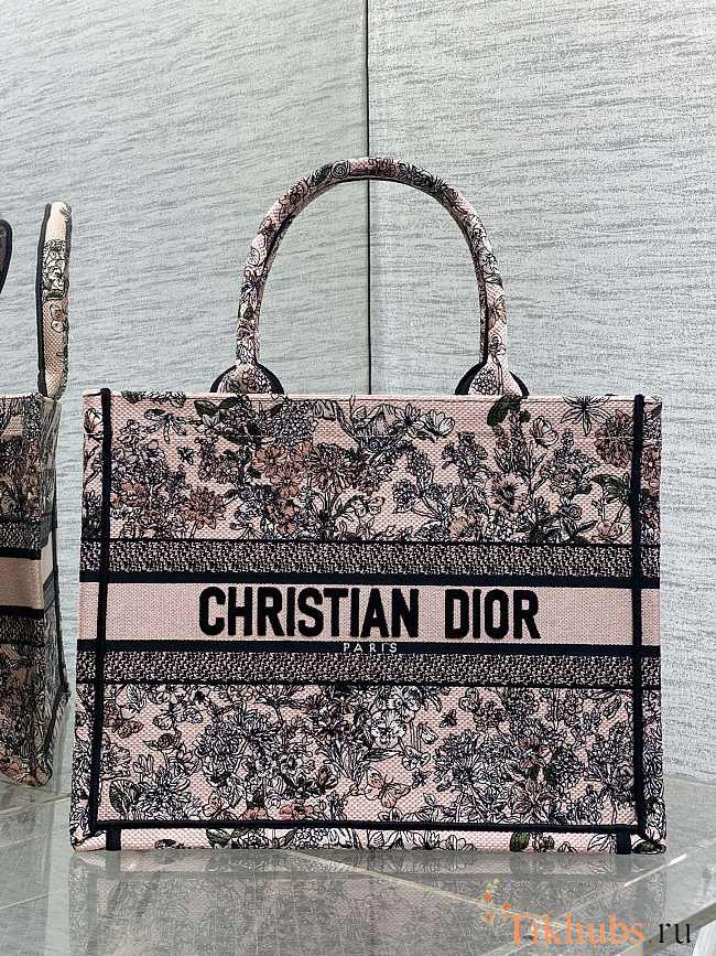 Dior Lucky Medium Book Tote Pink Flowers Calendar - 1