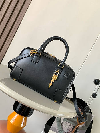 Loewe Amazona 23 Black Bag Calfskin 23x10x15cm