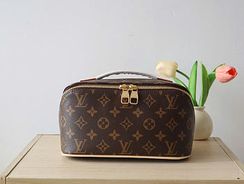 Louis Vuitton LV Bag Toiletry Monogram 24 x 13 x 13 cm